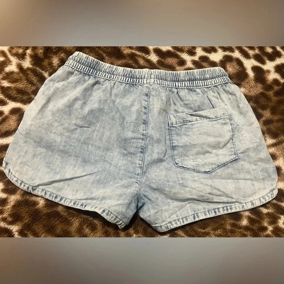 Arie shorts - Picture 3 of 3